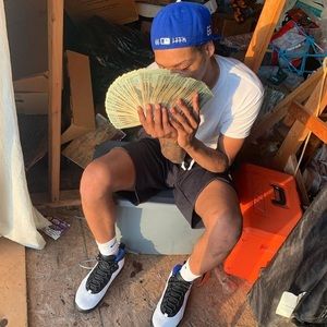 Meet your Posher, Devin